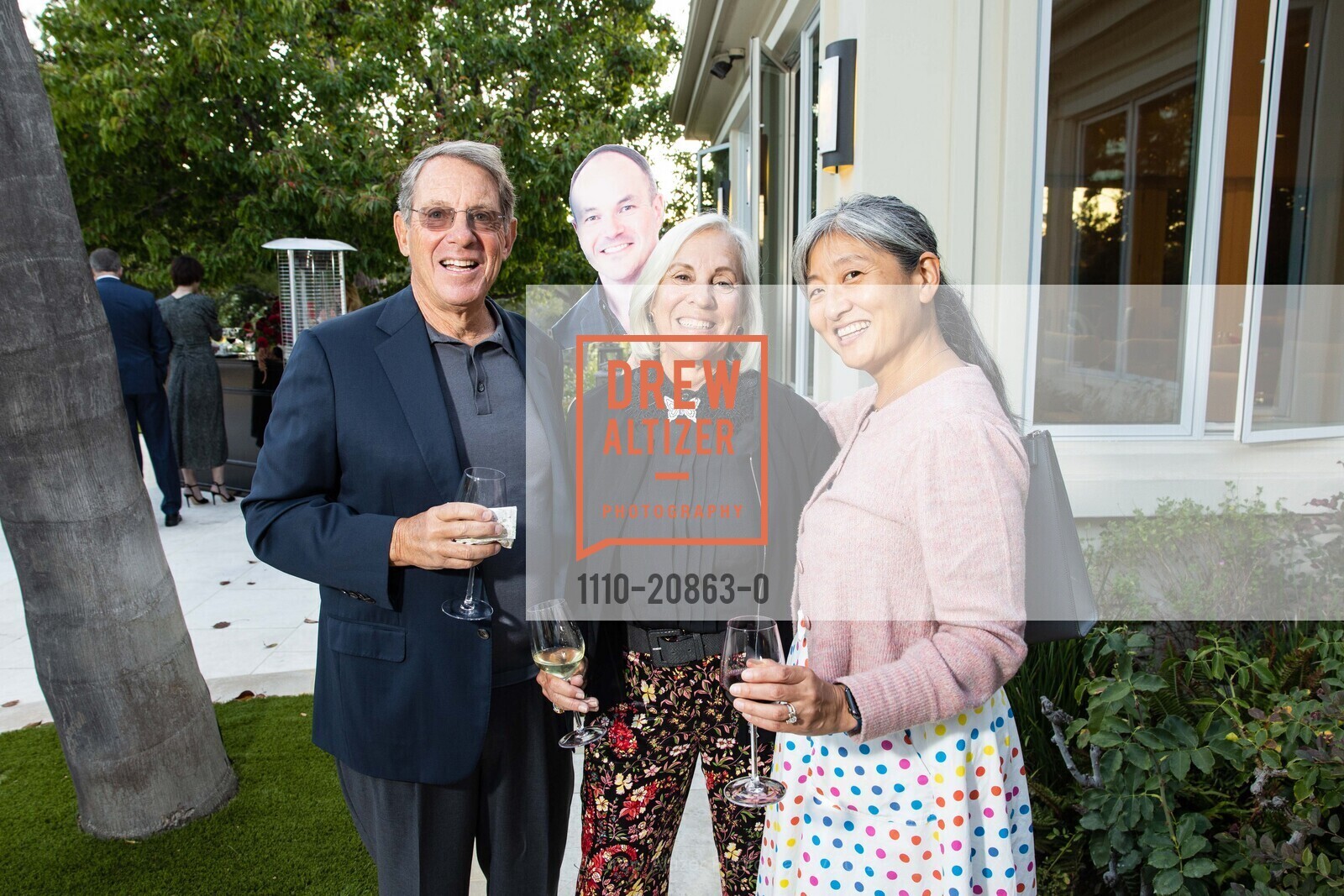 Stephen Vermut, Barbara Vermut, Tsugumi Maki, SFMOMA Director's Welcome Dinner hosted by Komal Shah, private residence. private residence, September 15th, 2022, Photo #1110-20863-0 Stephen Vermut, Barbara Vermut, Tsugumi Maki, Photo #1110-20863-0