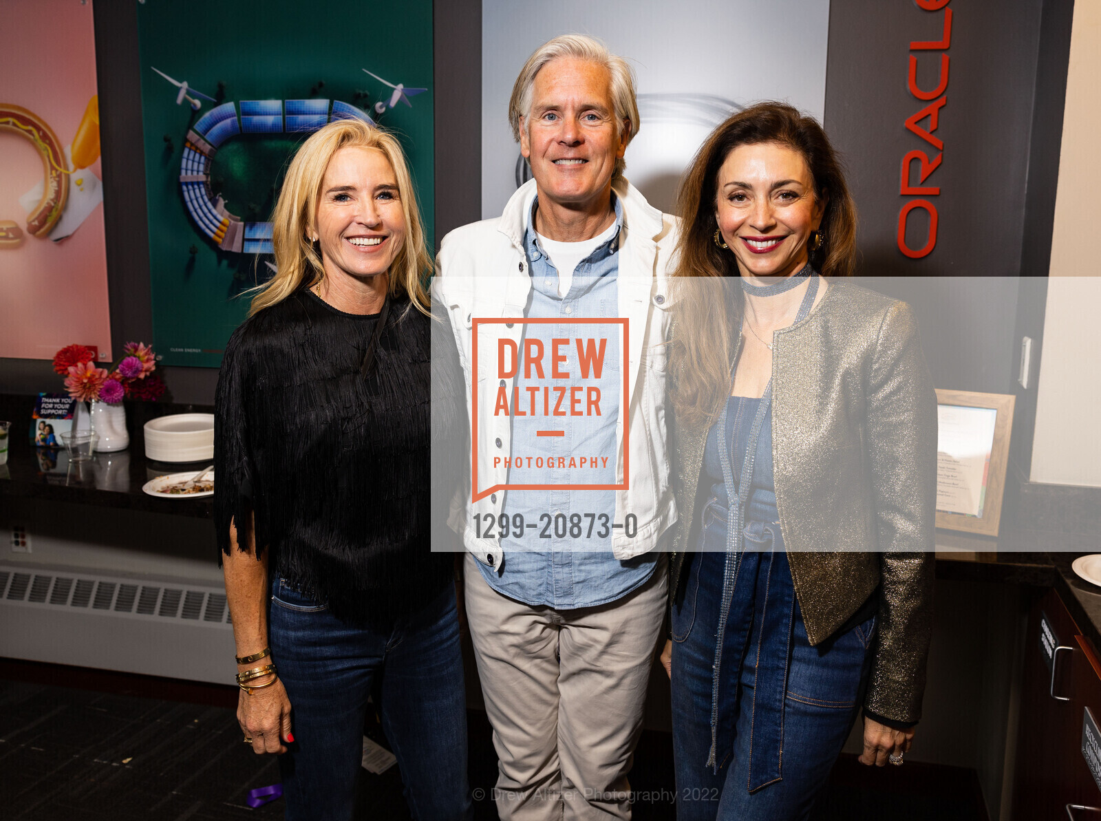 Summer Tompkins Walker, Matthew Rhoa, Maryam Muduroglu, Salesforce Dreamfest 2022 in support of UCSF Children's Hospital, Oracle Park. 24 Willie Mays Plaza, SF CA 94107, September 21st, 2022, Photo #1299-20873-0 Summer Tompkins Walker, Matthew Rhoa, Maryam Muduroglu, Photo #1299-20873-0