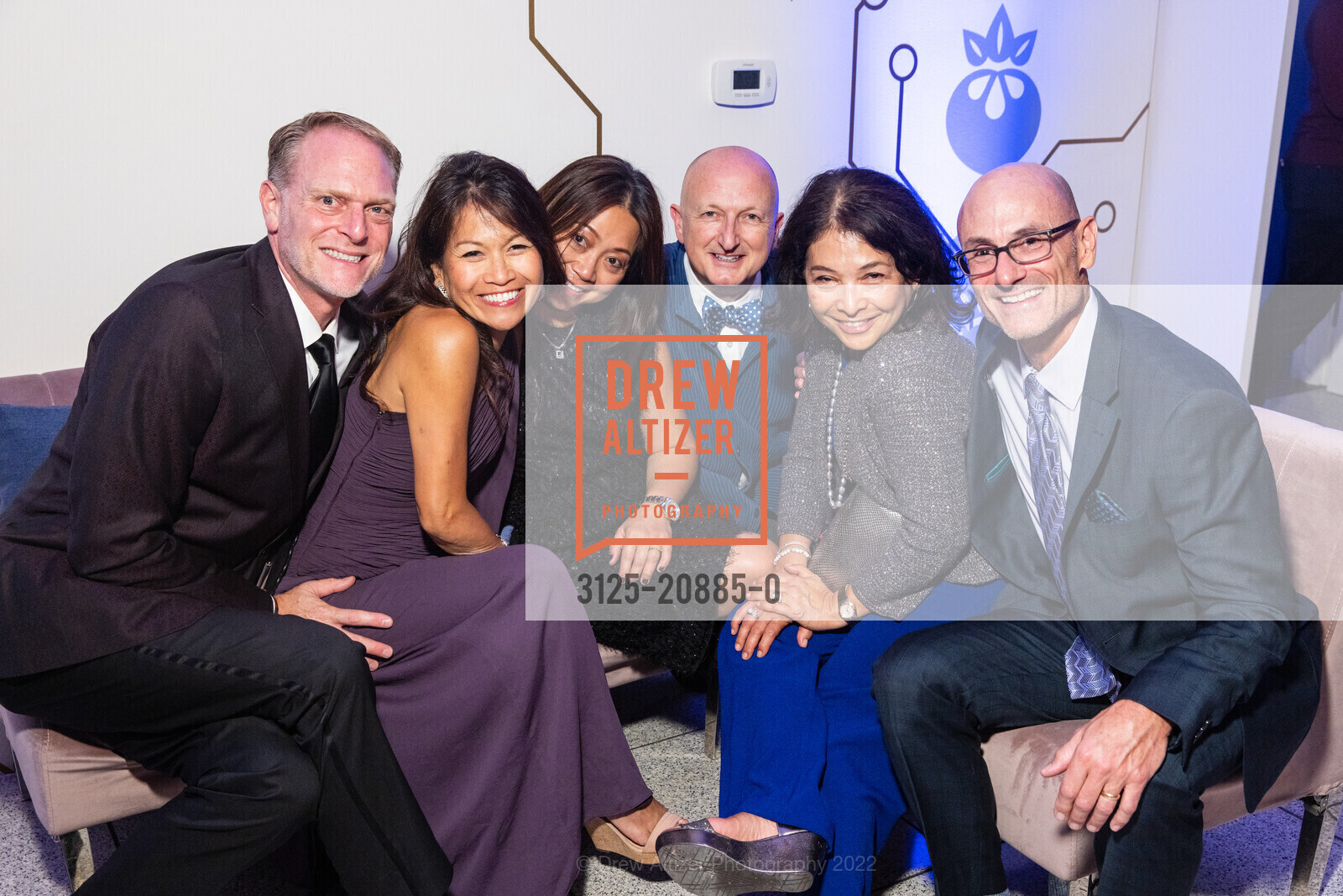 Steve Roey, Agnes Roey, Geraldine Magarelli, Kirk Schmidt, San Jose Museum of Art Gala + Auction 2022, San Jose Museum of Art. 110 S Market St, San Jose, CA 95113 US, September 24th, 2022, Photo #3125-20885-0 Steve Roey, Agnes Roey, Geraldine Magarelli, Kirk Schmidt, Photo #3125-20885-0