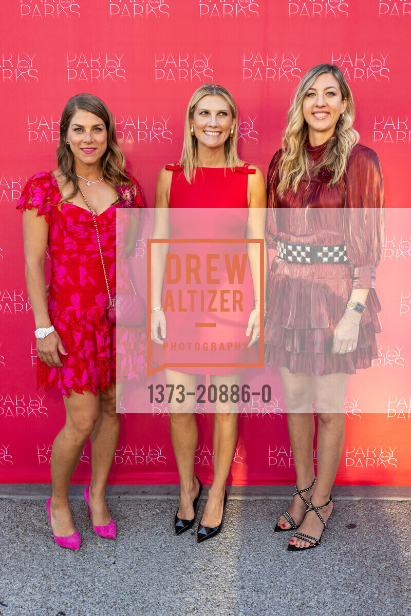 Laurie Carrade, Sarah Gallo, April Yarahmadi, Party for The Parks 2022, Pier 70. 20th street, 901 Illinois St, San Francisco, CA 94107, September 24th, 2022, Photo #1373-20886-0 Laurie Carrade, Sarah Gallo, April Yarahmadi, Photo #1373-20886-0