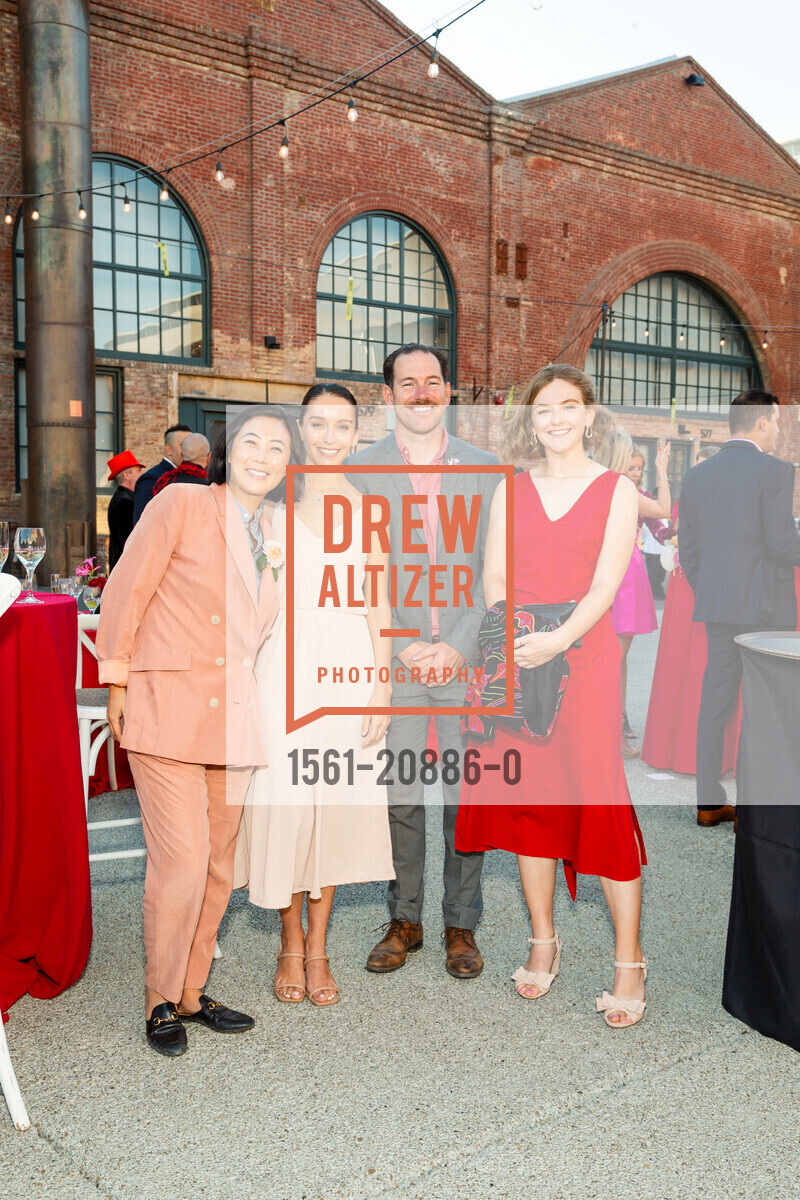 Cyn Wang, Tess Chavez, Luke Spray, Aimee Callender, Party for The Parks 2022, Pier 70. 20th street, 901 Illinois St, San Francisco, CA 94107, September 24th, 2022, Photo #1561-20886-0 Cyn Wang, Tess Chavez, Luke Spray, Aimee Callender, Photo #1561-20886-0