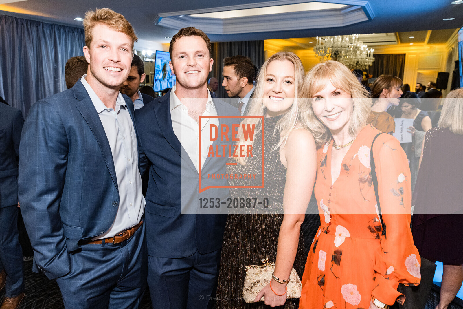 Joey Steele, Kort Peterson, Elizabeth Russell, Paula Steele, JDRF’s Annual Hope Gala 2022, The Ritz Carlton. 600 Stockton St, San Francisco, CA 94108 US, September 24th, 2022, Photo #1253-20887-0 Joey Steele, Kort Peterson, Elizabeth Russell, Paula Steele, Photo #1253-20887-0