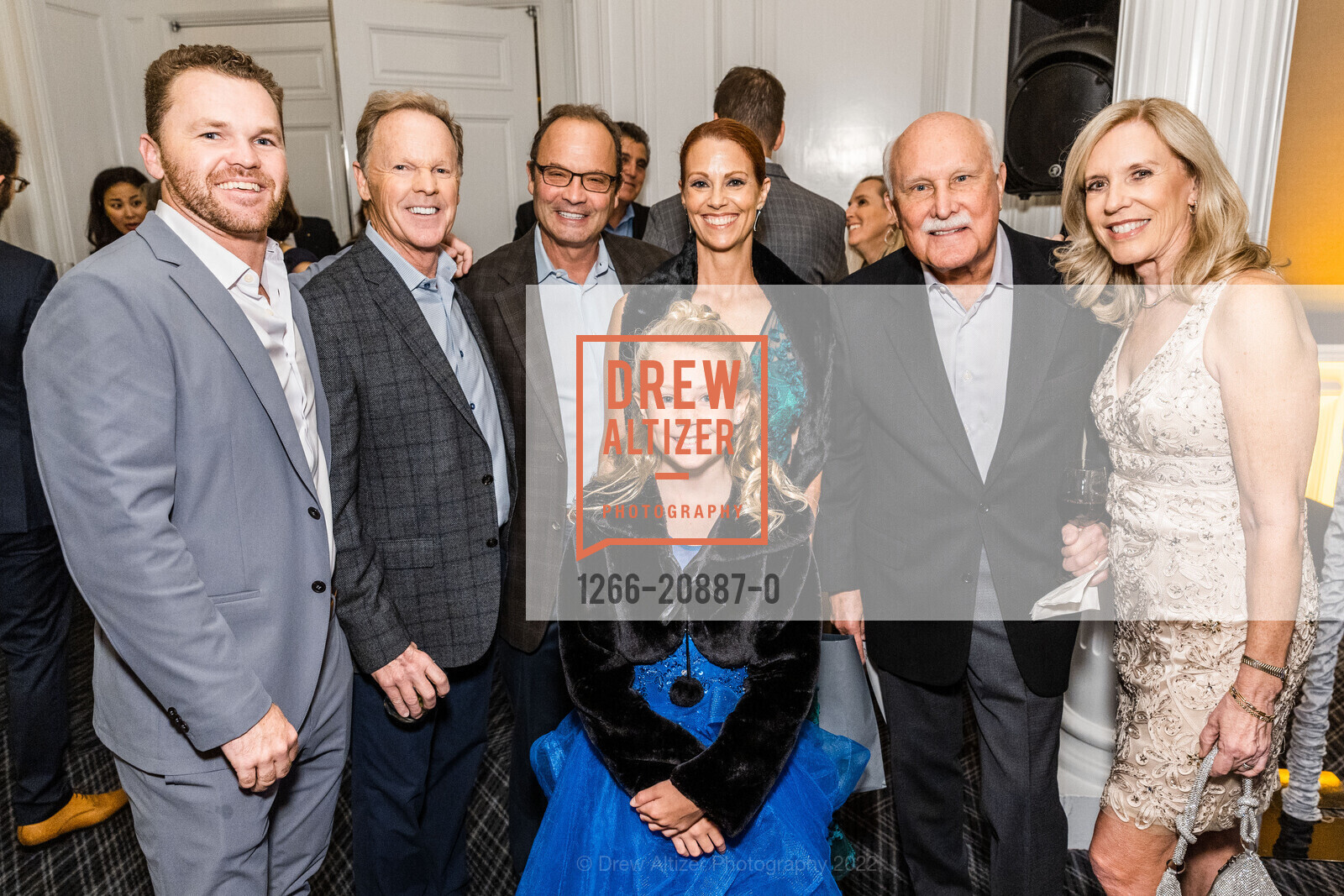 Kort Peterson, Jeff Peterson, Steve Gitelman, Julie Peterson, Bryn Peterson, Tim Walberg, Anne Marie Nugent, JDRF’s Annual Hope Gala 2022, The Ritz Carlton. 600 Stockton St, San Francisco, CA 94108 US, September 24th, 2022, Photo #1266-20887-0 Kort Peterson, Jeff Peterson, Steve Gitelman, Julie Peterson, Bryn Peterson, Tim Walberg, Anne Marie Nugent, Photo #1266-20887-0