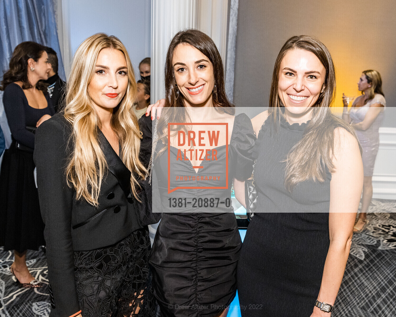 Sam Scheffler, Kelly Forman, Phoebe Joseph, JDRF’s Annual Hope Gala 2022, The Ritz Carlton. 600 Stockton St, San Francisco, CA 94108 US, September 24th, 2022, Photo #1381-20887-0 Sam Scheffler, Kelly Forman, Phoebe Joseph, Photo #1381-20887-0