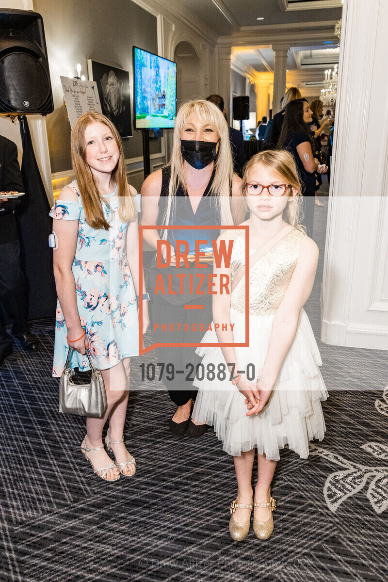 Tessa Tobin, Sylvia Wagner, Abby Hitchcock, JDRF’s Annual Hope Gala 2022, The Ritz Carlton. 600 Stockton St, San Francisco, CA 94108 US, September 24th, 2022, Photo #1079-20887-0 Tessa Tobin, Sylvia Wagner, Abby Hitchcock, Photo #1079-20887-0