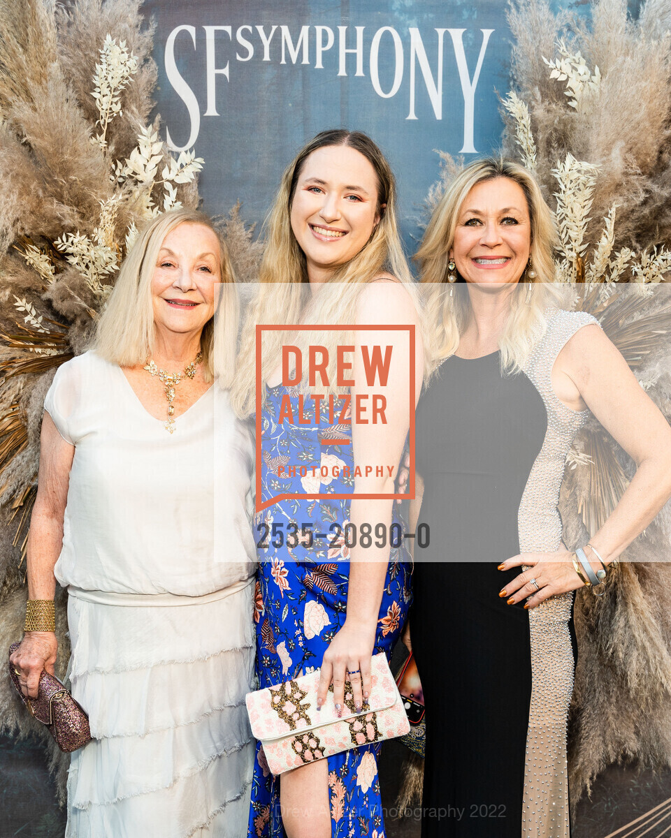 Elizabeth Rush, Bridget Douglas, Cara Douglas, San Francisco Symphony's Opening Night Gala 2022, San Francisco Symphony, September 23rd, 2022, Photo #2535-20890-0 Elizabeth Rush, Bridget Douglas, Cara Douglas, Photo #2535-20890-0