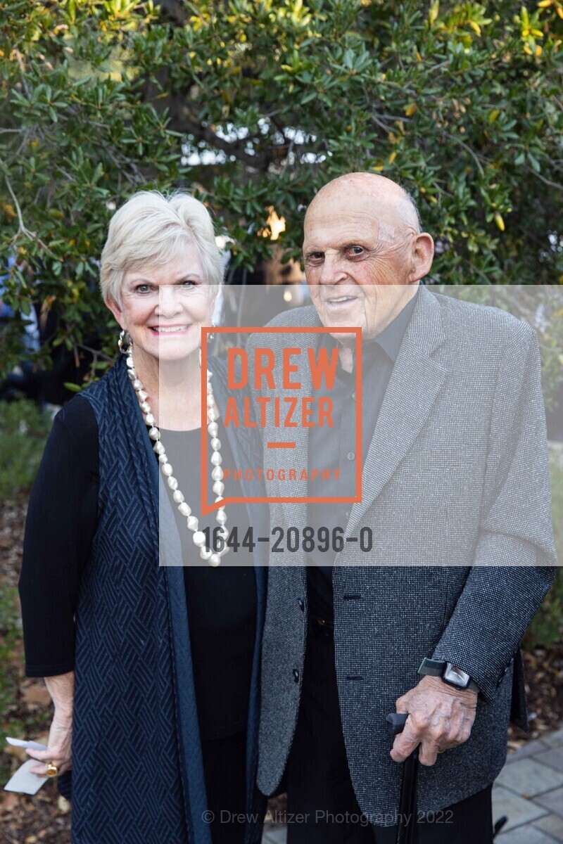 Connie Lurie, Bob Lurie, Frontiers in Medicine, Frost Ampitheater. 351 Lasuen St, Stanford, CA 94305 US, September 29th, 2022, Photo #1644-20896-0 Connie Lurie, Bob Lurie, Photo #1644-20896-0