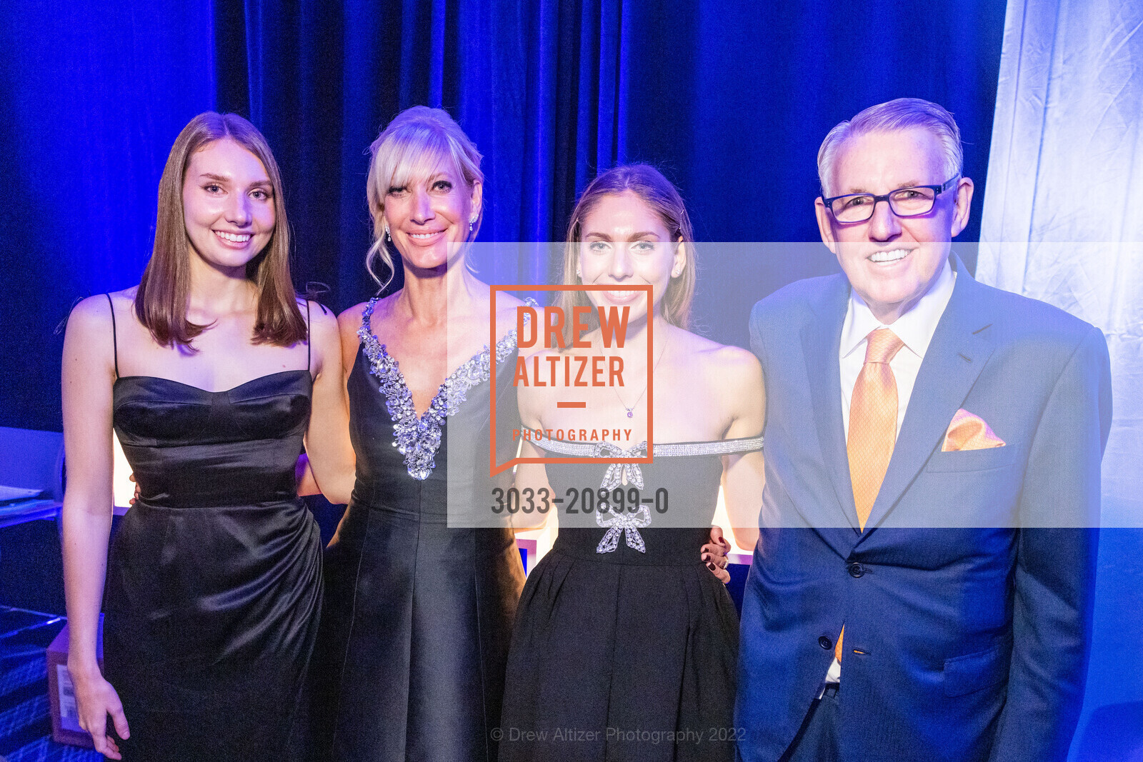 Ava Reilly, Janet Reilly, Jill Reilly, Clint Reilly, Jim Herbert, Catholic Charities Loaves and Fishes Gala 2022, The Ritz Carlton. 600 Stockton St, SF, CA 94108 US, September 30th, 2022, Photo #3033-20899-0 Ava Reilly, Janet Reilly, Jill Reilly, Clint Reilly, Jim Herbert, Photo #3033-20899-0