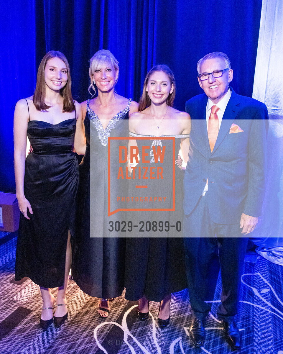 Ava Reilly, Janet Reilly, Jill Reilly, Clint Reilly, Jim Herbert, Catholic Charities Loaves and Fishes Gala 2022, The Ritz Carlton. 600 Stockton St, SF, CA 94108 US, September 30th, 2022, Photo #3029-20899-0 Ava Reilly, Janet Reilly, Jill Reilly, Clint Reilly, Jim Herbert, Photo #3029-20899-0