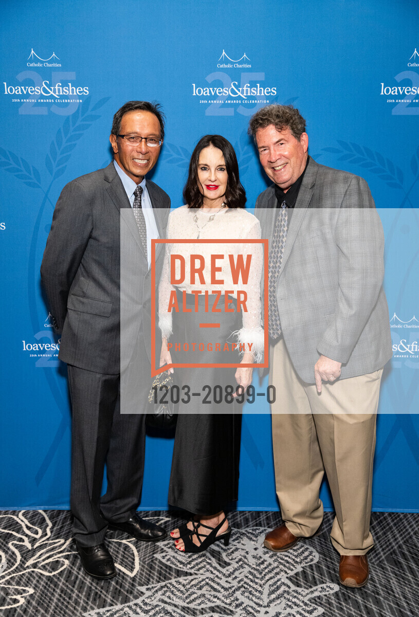 Ted Borromeo, Susan Longworth, David Healy, Catholic Charities Loaves and Fishes Gala 2022, The Ritz Carlton. 600 Stockton St, SF, CA 94108 US, September 30th, 2022, Photo #1203-20899-0 Ted Borromeo, Susan Longworth, David Healy, Photo #1203-20899-0