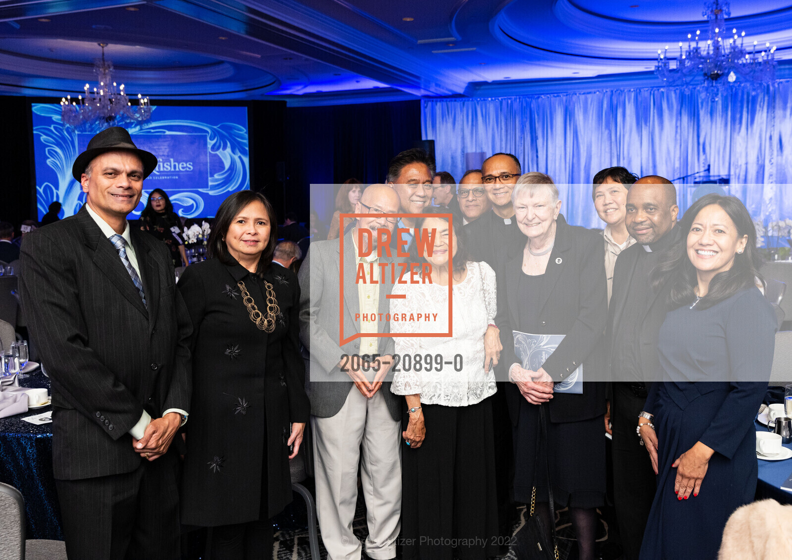 John Paes, Virgil Caperi, Nestor Fernandez, Dolores Huerta, Ray Reyes, Martin Onjove, Ryan Mastiff, Catholic Charities Loaves and Fishes Gala 2022, The Ritz Carlton. 600 Stockton St, SF, CA 94108 US, September 30th, 2022, Photo #2065-20899-0 John Paes, Virgil Caperi, Nestor Fernandez, Dolores Huerta, Ray Reyes, Martin Onjove, Ryan Mastiff, Photo #2065-20899-0
