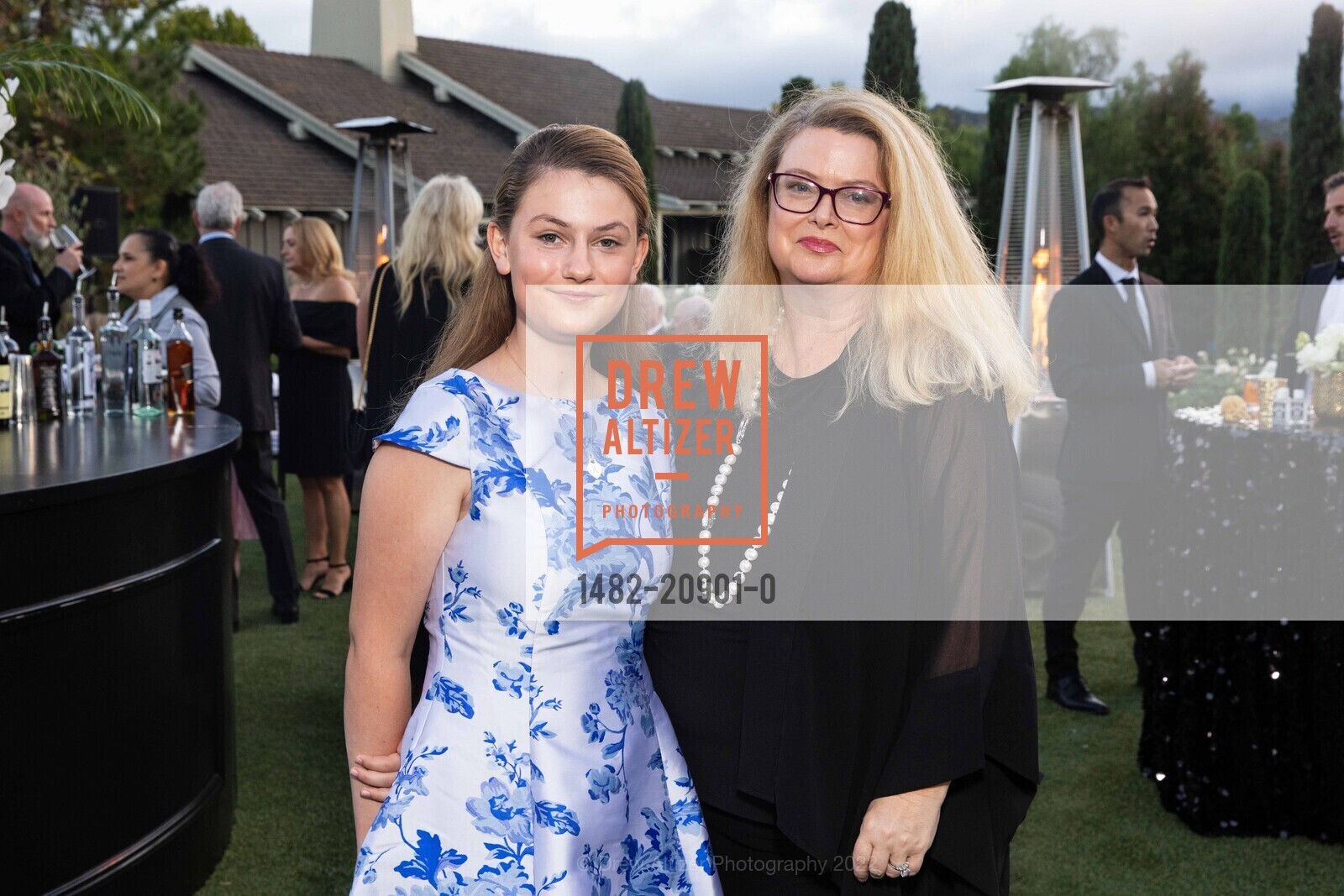 Anna Beasley, Stephanie Beasley, Peninsula Volunteers Incorporated 75th Anniversary Gala 2022, Rosewood Sand Hill. 2825 Sand Hill Rd, Menlo Park, CA 94025 US, October 1st, 2022, Photo #1482-20901-0 Anna Beasley, Stephanie Beasley, Photo #1482-20901-0