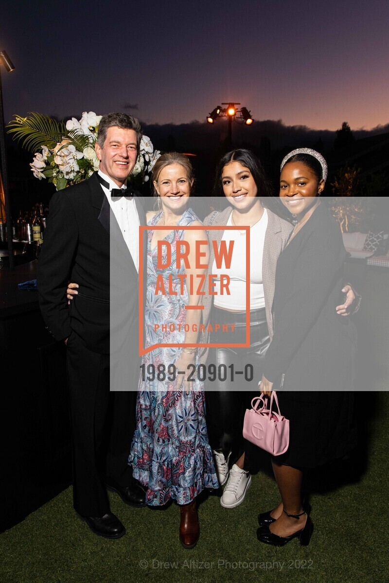 Rob Nordgren, Julia Nordgren, Laura Gaytan, Niyha Brooks, Peninsula Volunteers Incorporated 75th Anniversary Gala 2022, Rosewood Sand Hill. 2825 Sand Hill Rd, Menlo Park, CA 94025 US, October 1st, 2022, Photo #1989-20901-0 Rob Nordgren, Julia Nordgren, Laura Gaytan, Niyha Brooks, Photo #1989-20901-0