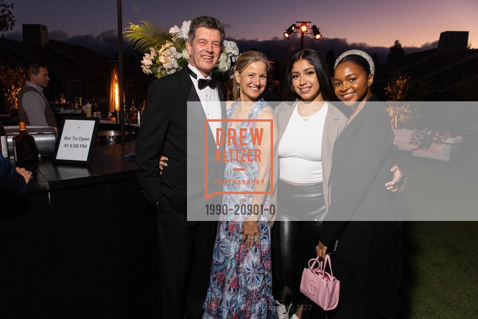 Rob Nordgren, Julia Nordgren, Laura Gaytan, Niyha Brooks, Peninsula Volunteers Incorporated 75th Anniversary Gala 2022, Rosewood Sand Hill. 2825 Sand Hill Rd, Menlo Park, CA 94025 US, October 1st, 2022, Photo #1990-20901-0 Rob Nordgren, Julia Nordgren, Laura Gaytan, Niyha Brooks, Photo #1990-20901-0