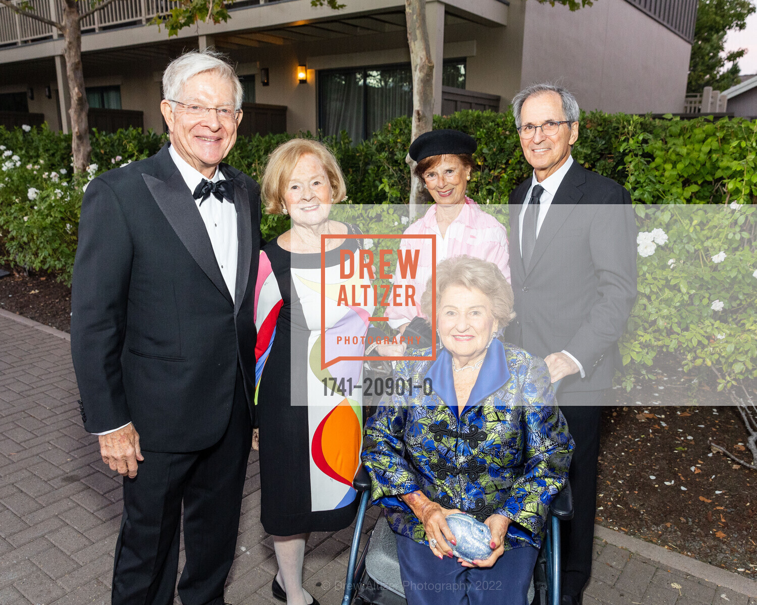 Mike Fisher, Ann Griffiths, Annie Nunan, Ken Tehaney, Gloria Kennett, Peninsula Volunteers Incorporated 75th Anniversary Gala 2022, Rosewood Sand Hill. 2825 Sand Hill Rd, Menlo Park, CA 94025 US, October 1st, 2022, Photo #1741-20901-0 Mike Fisher, Ann Griffiths, Annie Nunan, Ken Tehaney, Gloria Kennett, Photo #1741-20901-0