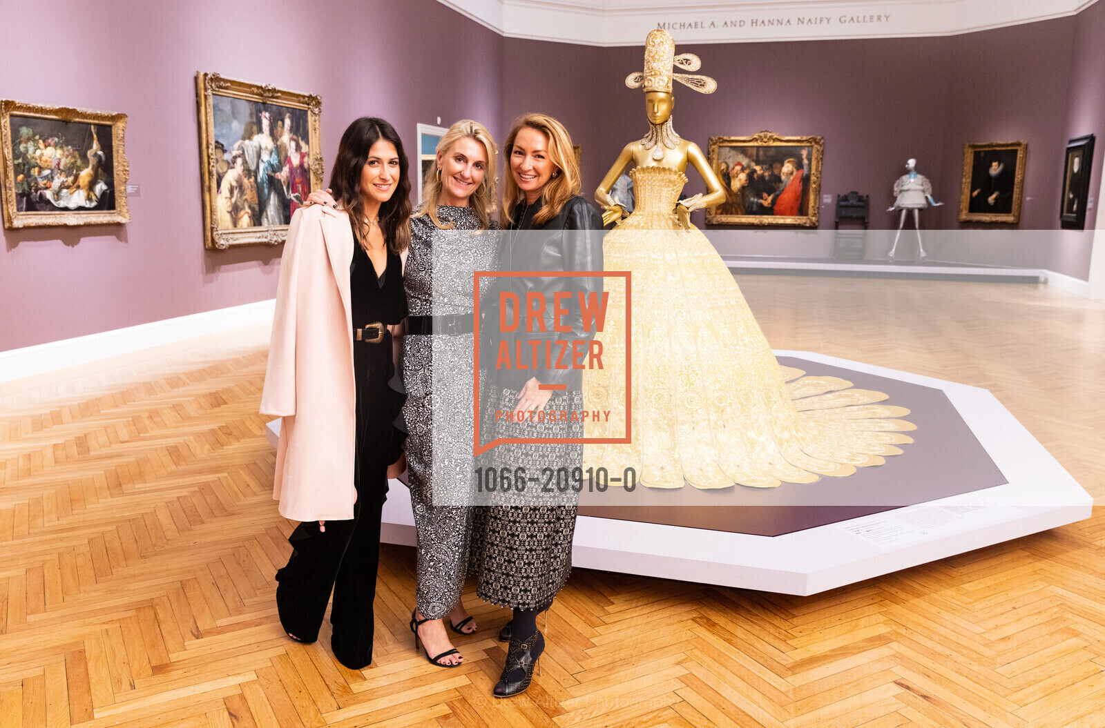 Andrea Cardenas, Beatrice Del Favero, Maya Le Troadec, Photo #1066-20910-0
