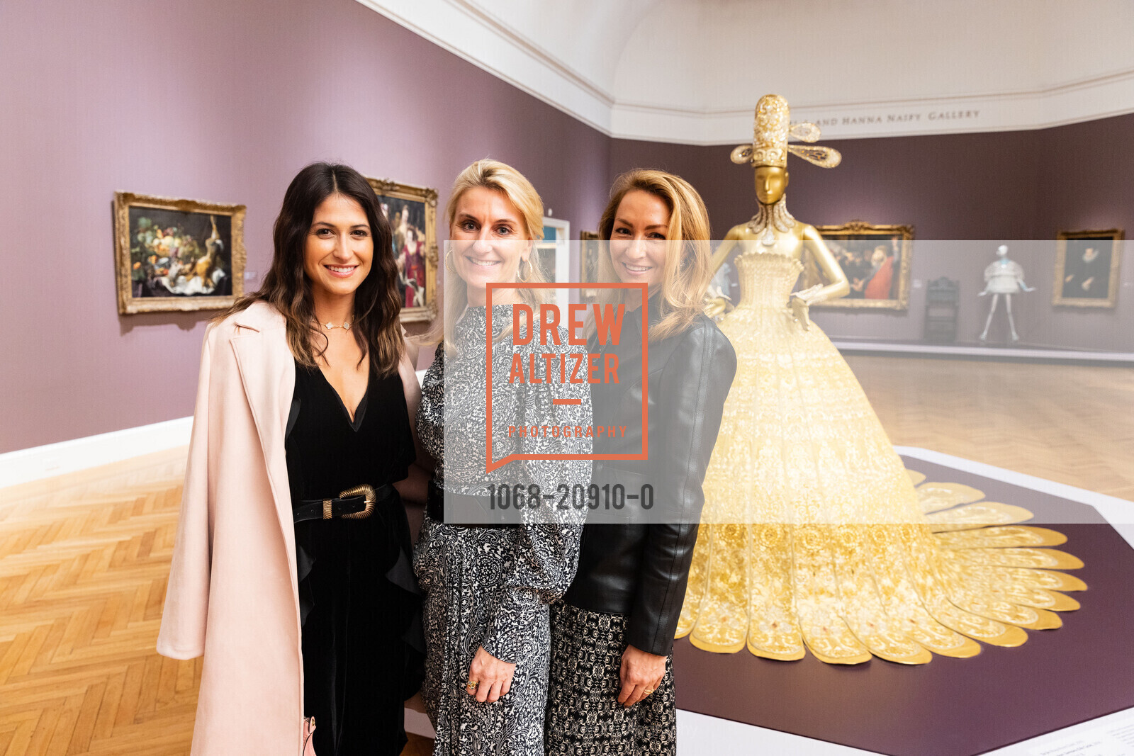 Andrea Cardenas, Beatrice Del Favero, Maya Le Troadec, Photo #1068-20910-0