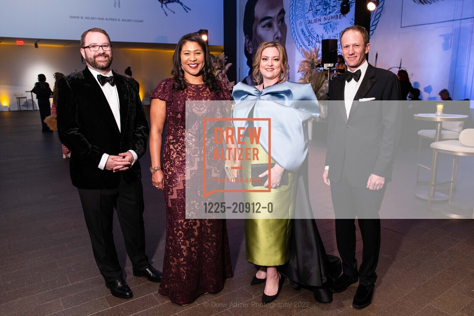 Cal Henderson, London Breed, Rebecca Reeve Henderson, Jason Moment, On The Edge 2022 at The DeYoung Museum, DeYoung Museum. 50 Hagiwara Tea Garden Dr, SF, CA 94118 US, October 6th, 2022, Photo #1225-20912-0 Cal Henderson, London Breed, Rebecca Reeve Henderson, Jason Moment, Photo #1225-20912-0