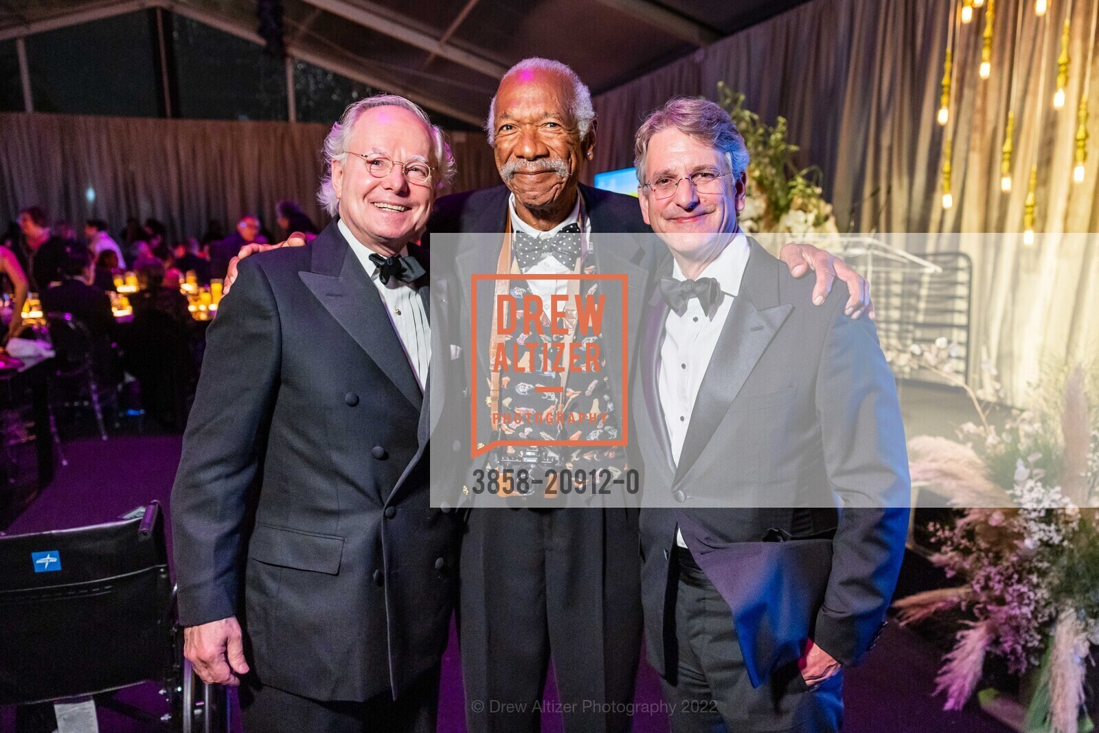 Martin Muller, Raymond Holbert, Thomas Campbell, On The Edge 2022 at The DeYoung Museum, DeYoung Museum. 50 Hagiwara Tea Garden Dr, SF, CA 94118 US, October 6th, 2022, Photo #3858-20912-0 Martin Muller, Raymond Holbert, Thomas Campbell, Photo #3858-20912-0