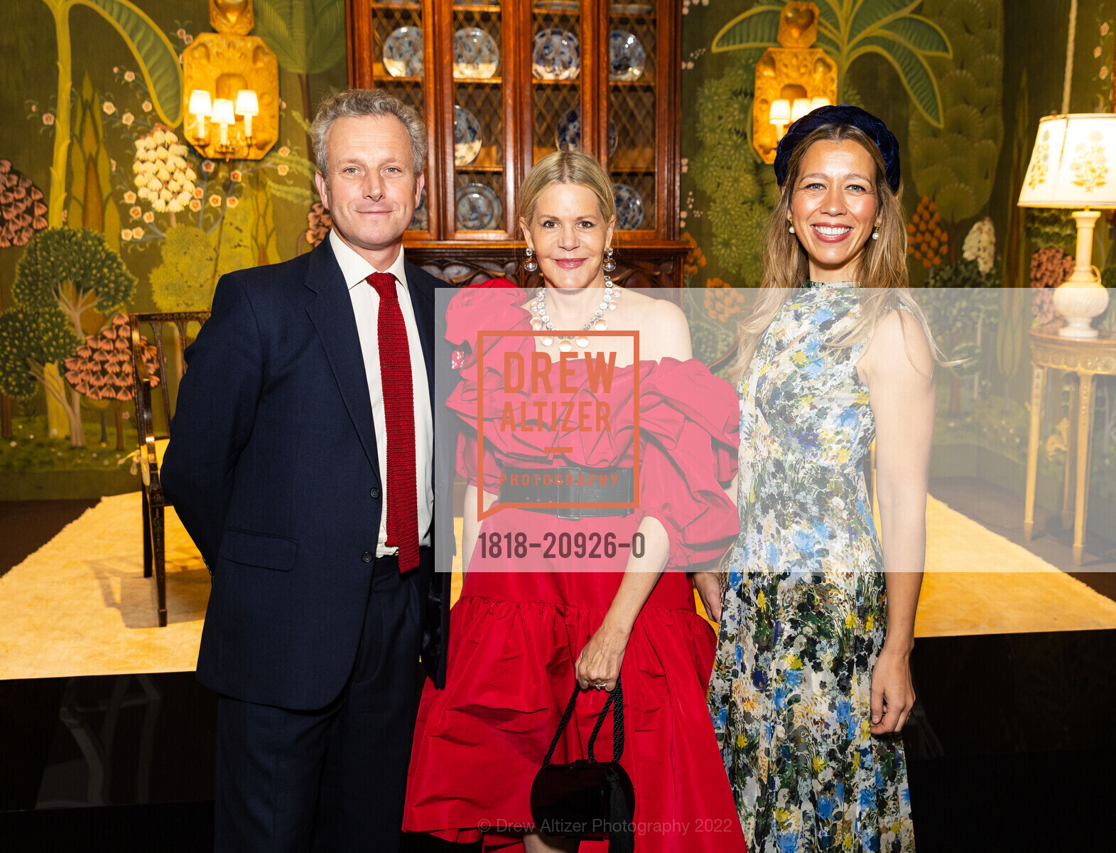 Dominic Evans-Freke, Mary Beth Shimmon, Rachel Cecil Gurney, The San Francisco Fall Show Opening Night Gala 2022, Festival Pavilion. 38 Fort Mason, SF, CA 94123 US, October 12th, 2022, Photo #1818-20926-0 Dominic Evans-Freke, Mary Beth Shimmon, Rachel Cecil Gurney, Photo #1818-20926-0