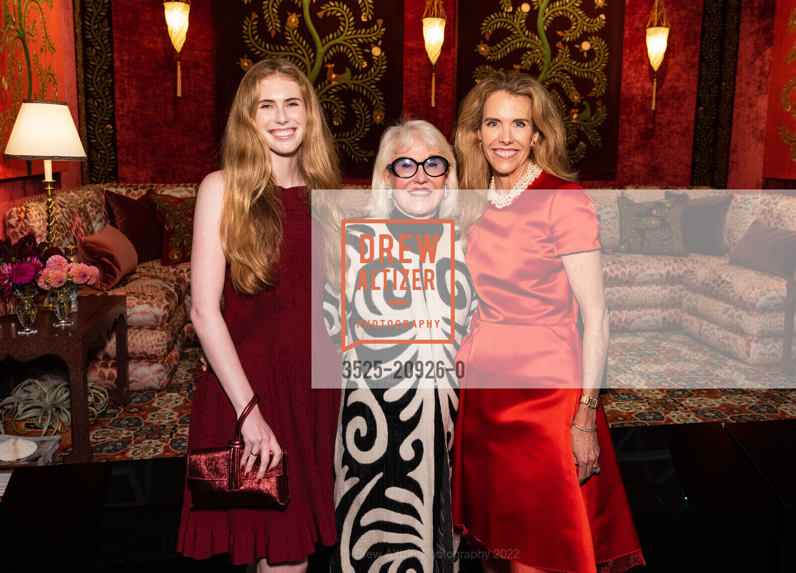 Poppy Brittingham, Penny Bianchi, Ella Brittingham, The San Francisco Fall Show Opening Night Gala 2022, Festival Pavilion. 38 Fort Mason, SF, CA 94123 US, October 12th, 2022, Photo #3525-20926-0 Poppy Brittingham, Penny Bianchi, Ella Brittingham, Photo #3525-20926-0