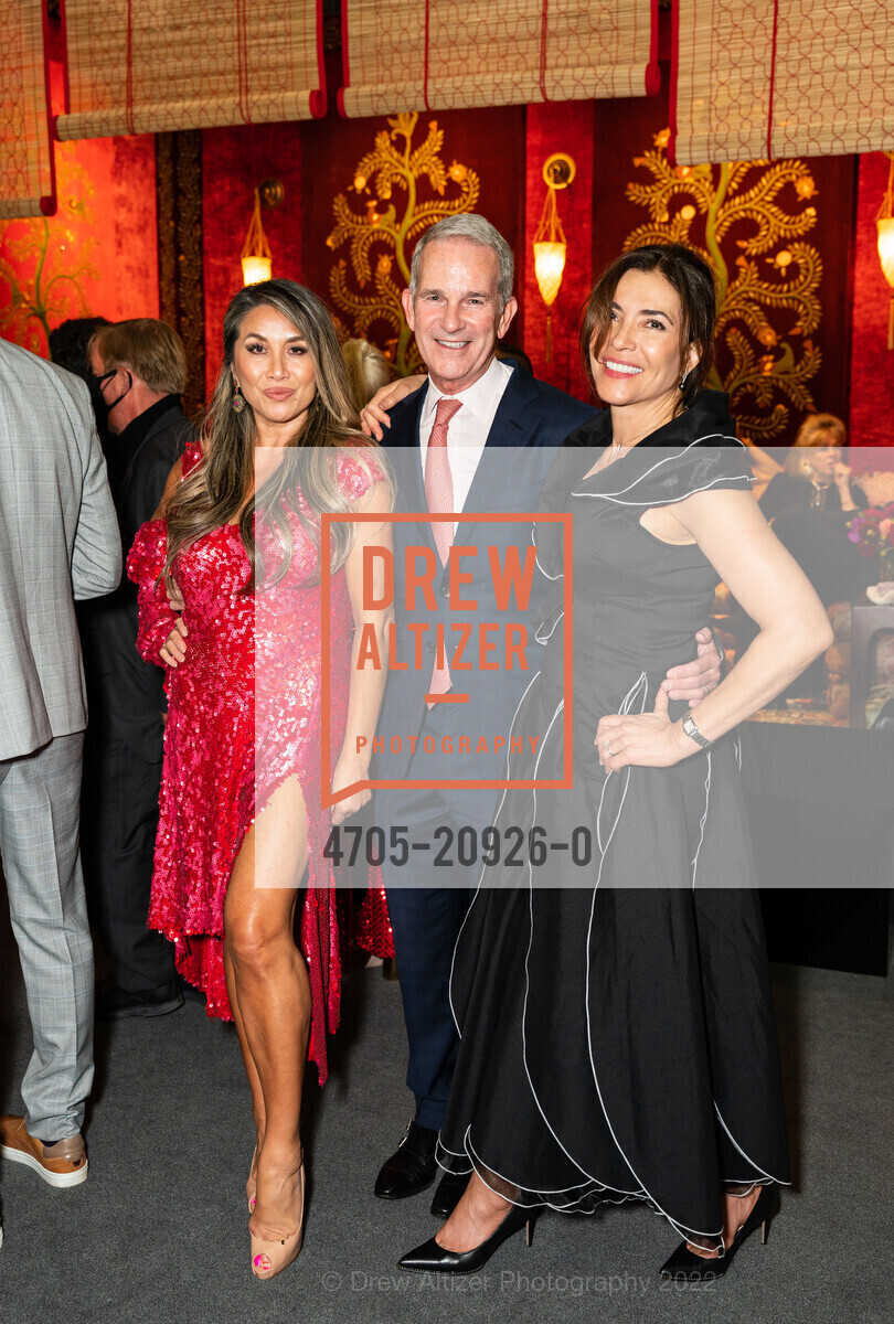 Sylvie Miller, Jeffrey Gibson, Olga Milan Howell, The San Francisco Fall Show Opening Night Gala 2022, Festival Pavilion. 38 Fort Mason, SF, CA 94123 US, October 12th, 2022, Photo #4705-20926-0 Sylvie Miller, Jeffrey Gibson, Olga Milan Howell, Photo #4705-20926-0