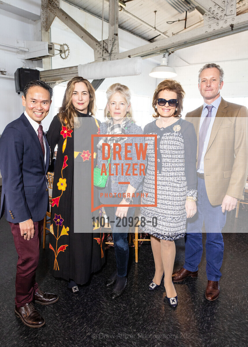 Jonathan Rachman, Alexis Traina, Emma Burns, Emma Manners, Dominic Evans-Freke, The Chairman's Luncheon 2022, Festival Pavilion. Fort Mason, SF, CA 94123, October 13th, 2022, Photo #1101-20928-0 Jonathan Rachman, Alexis Traina, Emma Burns, Emma Manners, Dominic Evans-Freke, Photo #1101-20928-0
