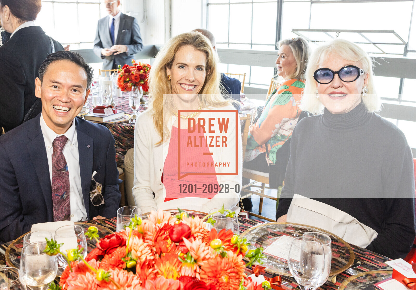 Jonathan Rachman, Ella Brittingham, Penelope Bianchi, The Chairman's Luncheon 2022, Festival Pavilion. Fort Mason, SF, CA 94123, October 13th, 2022, Photo #1201-20928-0 Jonathan Rachman, Ella Brittingham, Penelope Bianchi, Photo #1201-20928-0