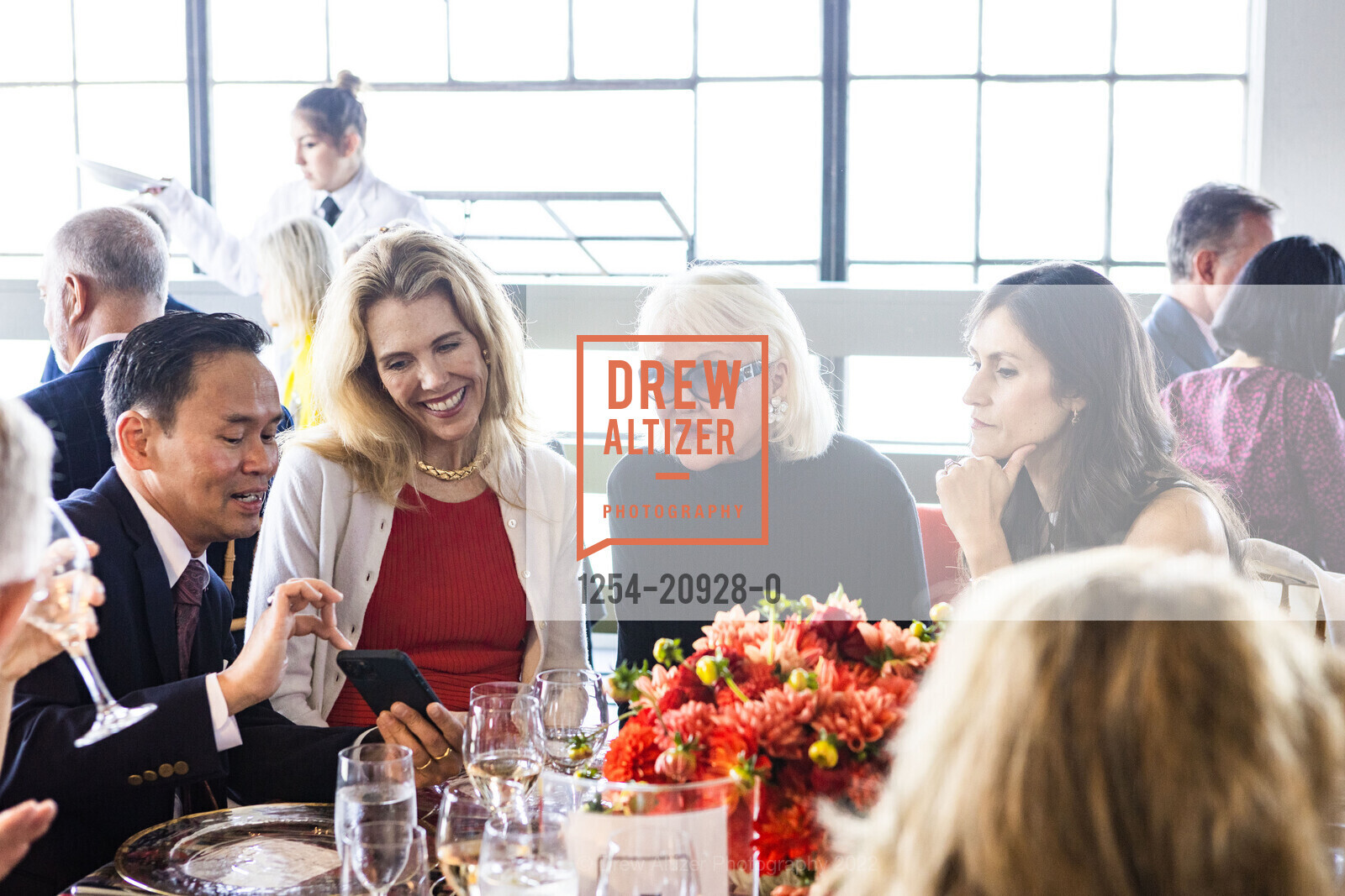 Jonathan Rachman, Ella Brittingham, Penelope Bianchi, Samantha Bechtel, The Chairman's Luncheon 2022, Festival Pavilion. Fort Mason, SF, CA 94123, October 13th, 2022, Photo #1254-20928-0 Jonathan Rachman, Ella Brittingham, Penelope Bianchi, Samantha Bechtel, Photo #1254-20928-0