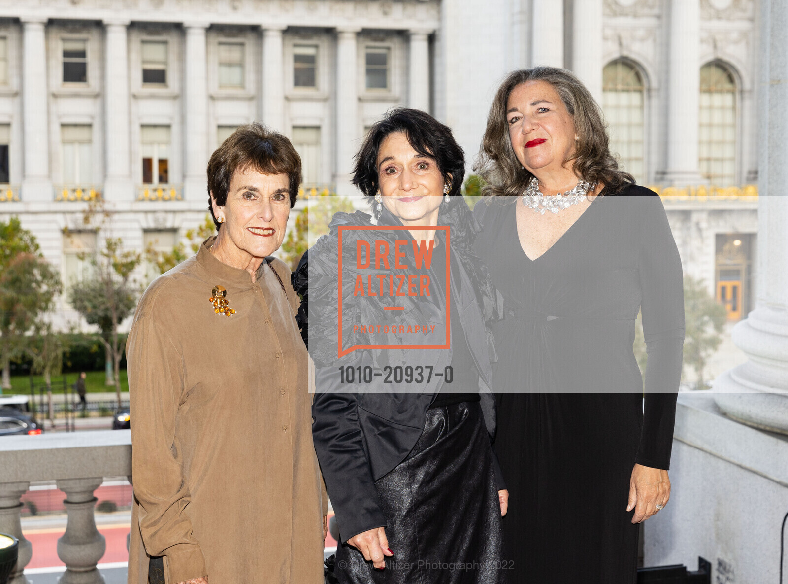 Judy Sheldon, Jeanne Newman, Melanie Smith, San Francisco Performances Gala 2022, War Memorial. 401 Van Ness Ave, SF, CA 94102 US, October 14th, 2022, Photo #1010-20937-0 Judy Sheldon, Jeanne Newman, Melanie Smith, Photo #1010-20937-0