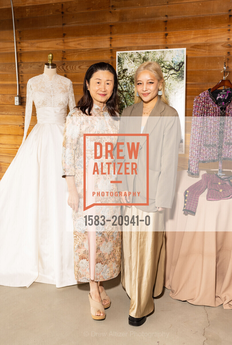 Wendy Li, Justine Jen-Jen Li, Djerassi Artful Harvest Gala 2022, Private locatioin. 2325 Bear Gulch Rd, Woodside, CA 94062 US, Photo #1583-20941-0 Wendy Li, Justine Jen-Jen Li, Photo #1583-20941-0