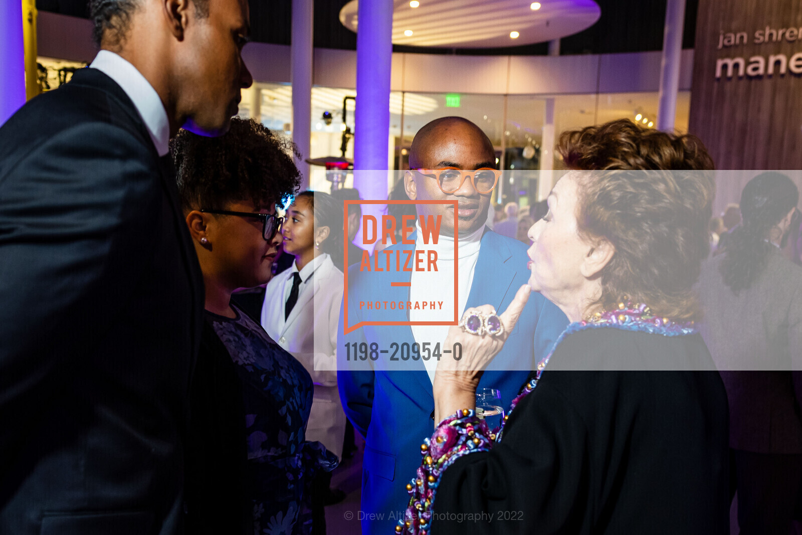 Ellis Fenwick, Alexandra Moore, Thomas Moore III, Maria Manetti Shrem, Manetti Shrem Museum of Art Fall Gala 2022, University of Ca Davis. 254 Old Davis Rd, Davis, CA 95616, October 22nd, 2022, Photo #1198-20954-0 Ellis Fenwick, Alexandra Moore, Thomas Moore III, Maria Manetti Shrem, Photo #1198-20954-0