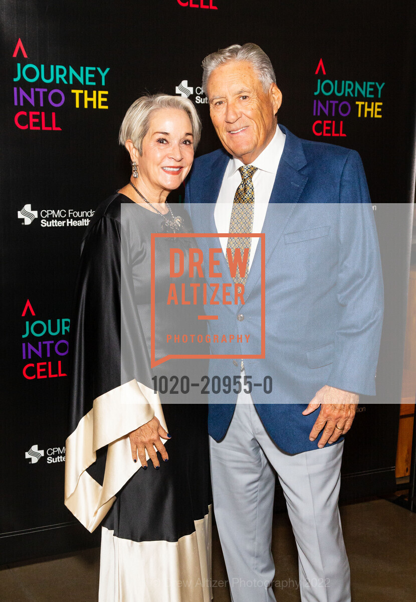 Janet Ostler, Clyde Ostler, A Journey Into the Cell: An Evening of Exploration with Dr. Siddhartha Mukherjee, California Academy of Sciences. 55 Music Concourse Dr, SF, CA 94118 US, October 22nd, 2022, Photo #1020-20955-0 Janet Ostler, Clyde Ostler, Photo #1020-20955-0