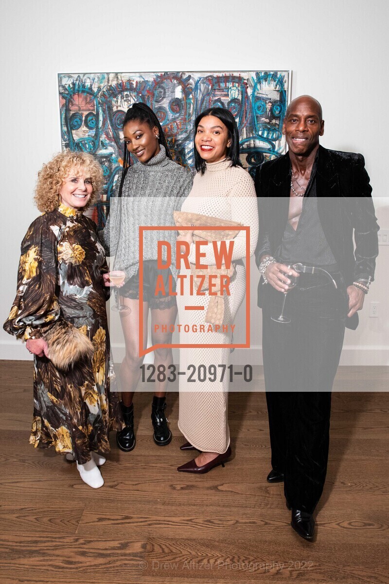 Gail Shifman, Noelle Bonner, Sherri McMullen, Peter Griffith, BOND AND LVMH VIP Event, The Four Seasons Residences. 706 Mission St, SF, CA 94103 US, October 27th, 2022, Photo #1283-20971-0 Gail Shifman, Noelle Bonner, Sherri McMullen, Peter Griffith, Photo #1283-20971-0