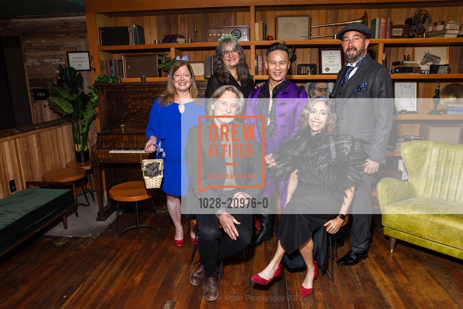 Jennifer Bielstein, Pam MacKinnon, Jeff Minick, Kathleen Donohue, Bill Pullman, BD Wong, A.C.T All Hallows’ Gala 2022, August Hall. 420 Mason Street, San Francisco, CA 94102 US, October 28th, 2022, Photo #1028-20976-0 Jennifer Bielstein, Pam MacKinnon, Jeff Minick, Kathleen Donohue, Bill Pullman, BD Wong, Photo #1028-20976-0