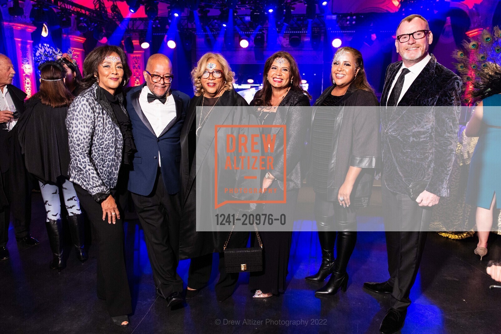 Lynn Scott, Leslie Rogers, Schatzie Allen-Jefferson, Jill Cowan, Bianca Mallory, Mark Sullivan, A.C.T All Hallows’ Gala 2022, August Hall. 420 Mason Street, San Francisco, CA 94102 US, October 28th, 2022, Photo #1241-20976-0 Lynn Scott, Leslie Rogers, Schatzie Allen-Jefferson, Jill Cowan, Bianca Mallory, Mark Sullivan, Photo #1241-20976-0