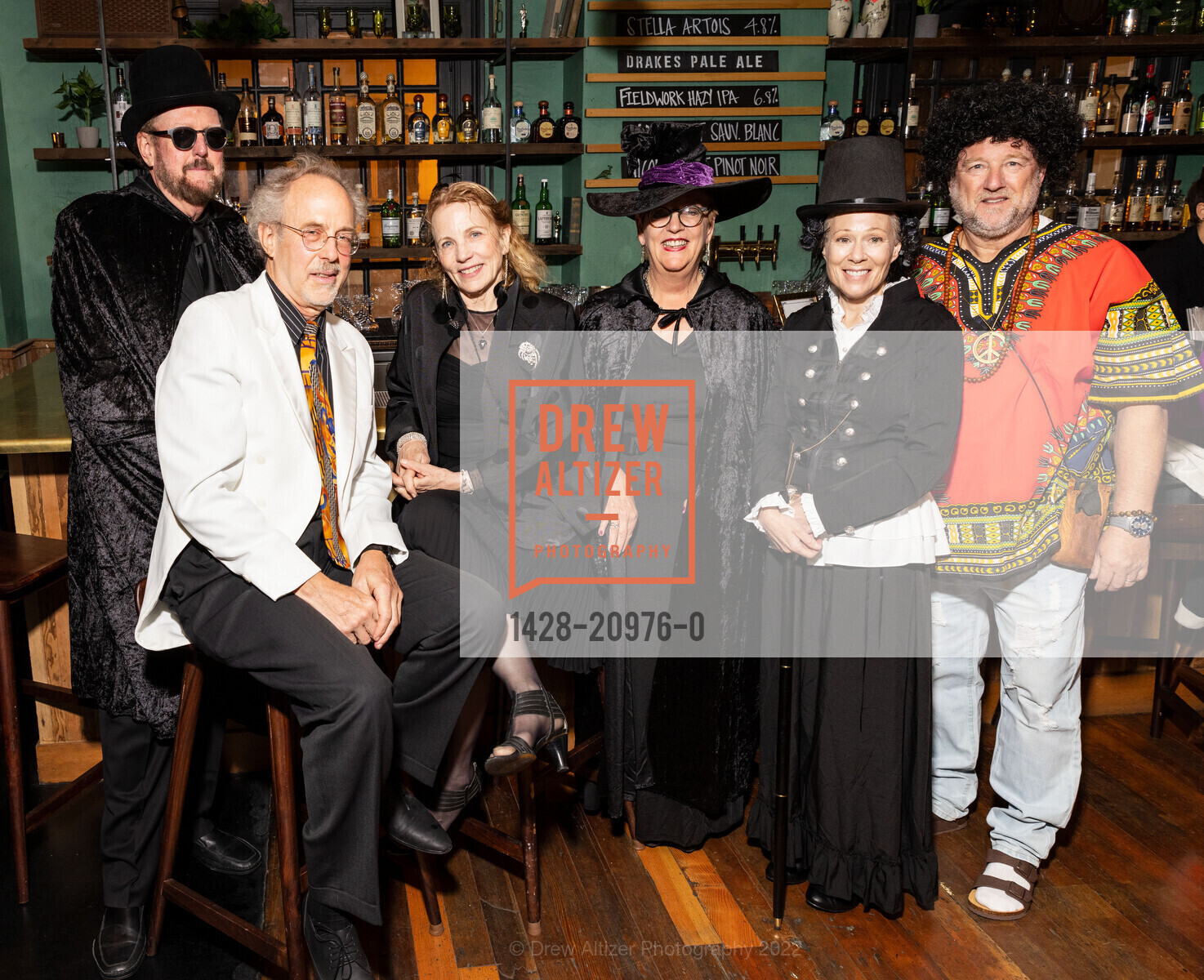 Doug Frasier, Gary Dulberg, Connie Chiulli, Michele Miller, Lynn Goldman, Bruce Goldman, A.C.T All Hallows’ Gala 2022, August Hall. 420 Mason Street, San Francisco, CA 94102 US, October 28th, 2022, Photo #1428-20976-0 Doug Frasier, Gary Dulberg, Connie Chiulli, Michele Miller, Lynn Goldman, Bruce Goldman, Photo #1428-20976-0