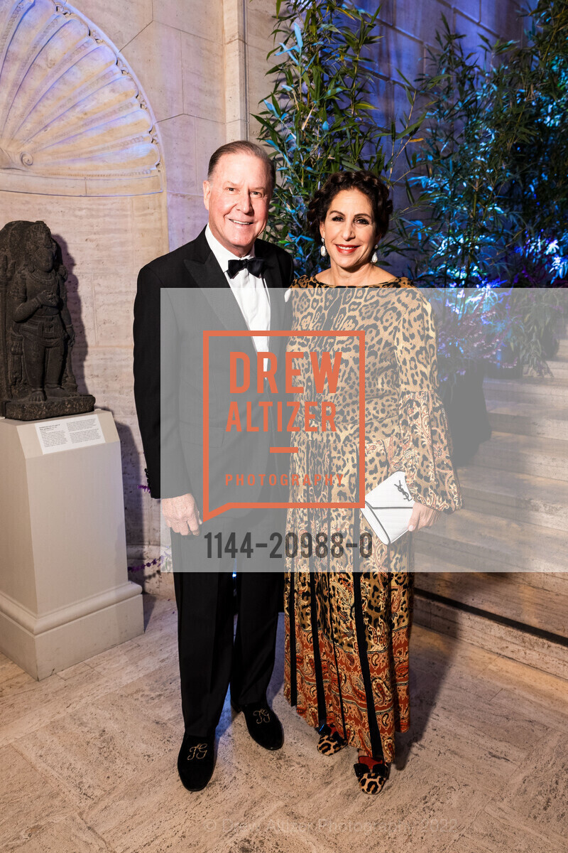 John Grotts, Lisa Grotts, Asian Art Museum Tiger Gala 2022, Asian Art Museum. 200 Larkin St, San Francisco, CA 94102, November 3rd, 2022, Photo #1144-20988-0 John Grotts, Lisa Grotts, Photo #1144-20988-0