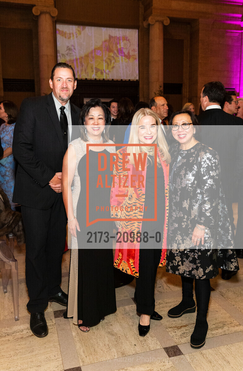 Gordon Hinkle, Margaret Wong, Jane Spray, Elise Wen, Asian Art Museum Tiger Gala 2022, Asian Art Museum. 200 Larkin St, San Francisco, CA 94102, November 3rd, 2022, Photo #2173-20988-0 Gordon Hinkle, Margaret Wong, Jane Spray, Elise Wen, Photo #2173-20988-0
