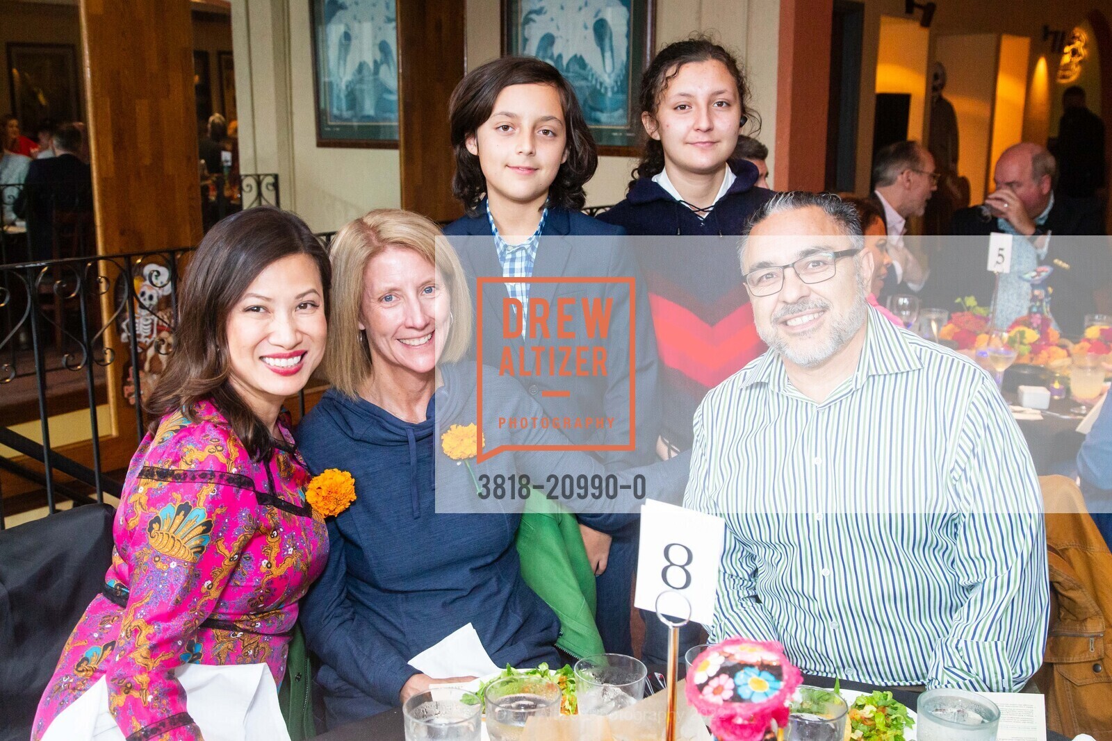 Rosalyn Chen, Jennifer Brooks, Emilia Quinonez, Jaros Quinonez, Jose Quinonez, SF Symphony Dia de los Muertos 2022, Louise M. Davies Symphony Hall. 201 Van Ness Ave, SF, CA 94102 US, November 5th, 2022, Photo #3818-20990-0 Rosalyn Chen, Jennifer Brooks, Emilia Quinonez, Jaros Quinonez, Jose Quinonez, Photo #3818-20990-0