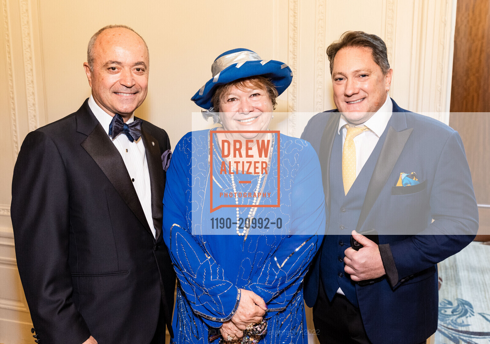 John Gumas, Jan Wahl, Liam Mayclem, Hellenic Charity Ball 2022, The Palace Hotel, a Luxury Collection Hotel. 2 New Montgomery St, SF, CA 94105 US, November 5th, 2022, Photo #1190-20992-0 John Gumas, Jan Wahl, Liam Mayclem, Photo #1190-20992-0