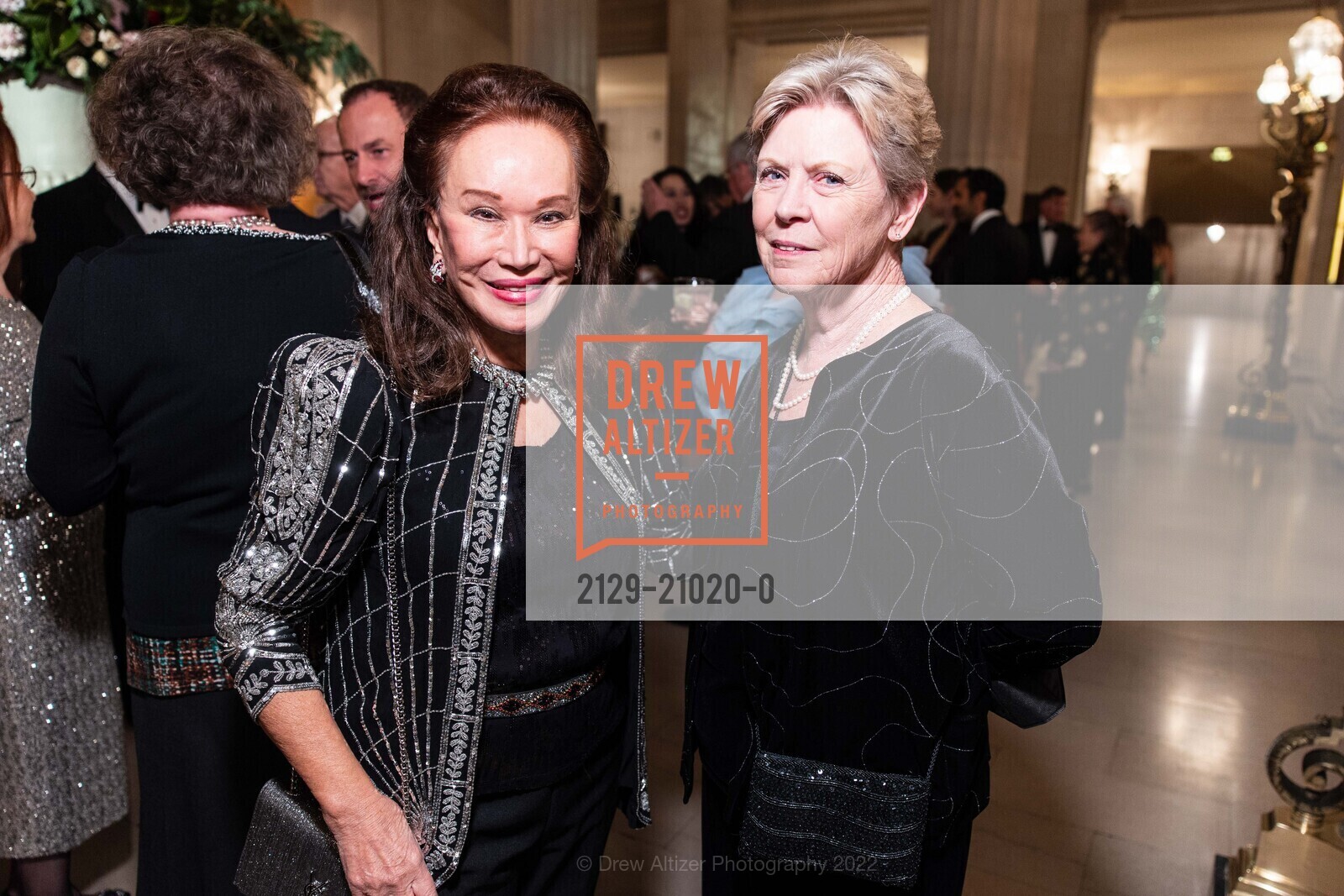Martha Hertelendy, Marcy Albert, San Francisco Opera Guild's Evening on The Stage 2022, Opera House. 401 Van Ness Avenue, November 29th, 2022, Photo #2129-21020-0 Martha Hertelendy, Marcy Albert, Photo #2129-21020-0