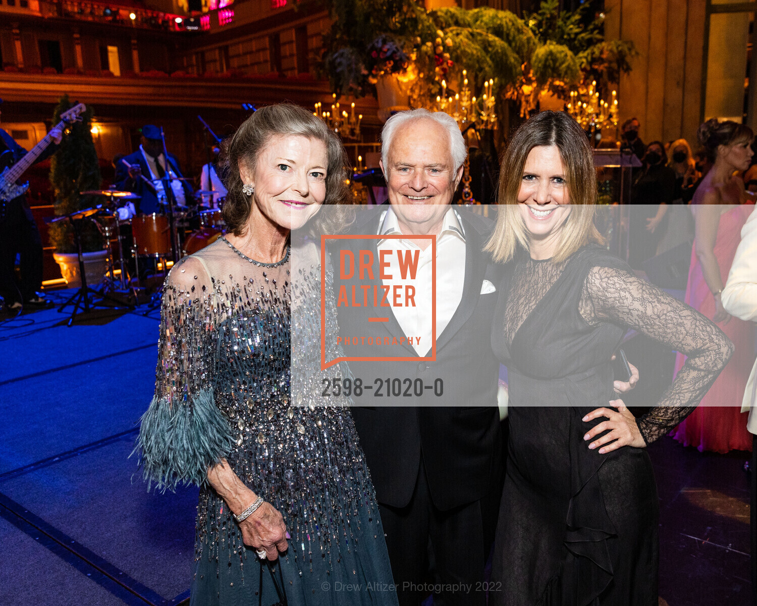 Lynn Lawton, Brian Lawton, Donna Berg, San Francisco Opera Guild's Evening on The Stage 2022, Opera House. 401 Van Ness Avenue, November 29th, 2022, Photo #2598-21020-0 Lynn Lawton, Brian Lawton, Donna Berg, Photo #2598-21020-0