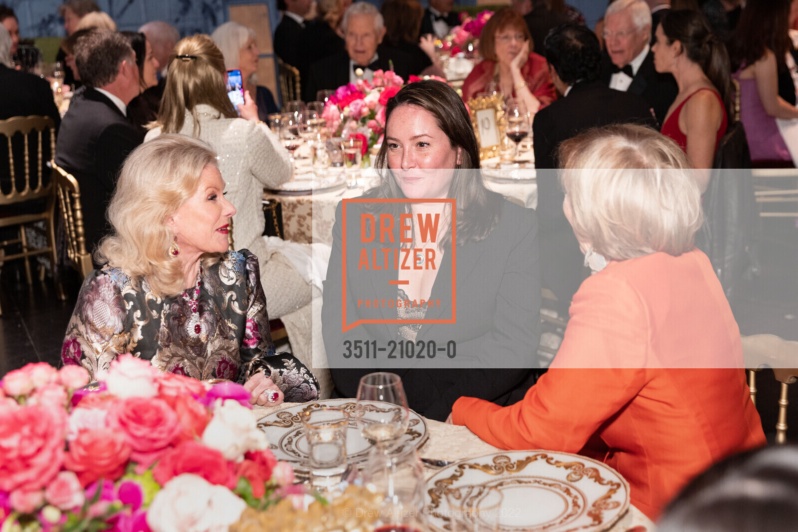 Dede Wilsey, Lisa O'Connor, Frederica von Stade, San Francisco Opera Guild's Evening on The Stage 2022, Opera House. 401 Van Ness Avenue, November 29th, 2022, Photo #3511-21020-0 Dede Wilsey, Lisa O'Connor, Frederica von Stade, Photo #3511-21020-0