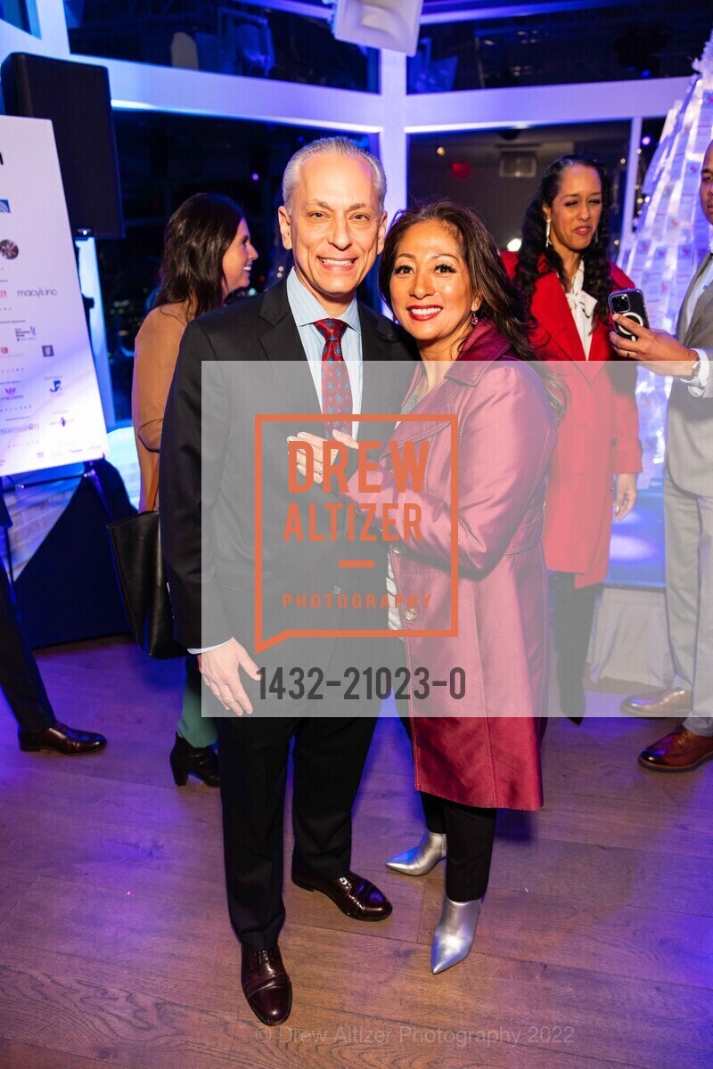 David Lazar, Julie Lazar, Union Square Foundation Holiday Fundraiser, Après Union Square: Walking In A Winter Wanderland, Starlite Room at the Beacon Grand Hotel. 450 Powell St, San Francisco, CA 94108 US, December 1st, 2022, Photo #1432-21023-0 David Lazar, Julie Lazar, Photo #1432-21023-0