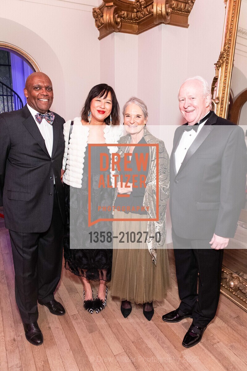 Clem Jones, Yvonne Liu, Samie Daniels, Robert Harvey, Holiday Hob Nob benefiting St. Francis Foundation 2022, Saint Joseph’s Arts Society. 1401 Howard St, SF, CA 94103 US, December 3rd, 2022, Photo #1358-21027-0 Clem Jones, Yvonne Liu, Samie Daniels, Robert Harvey, Photo #1358-21027-0