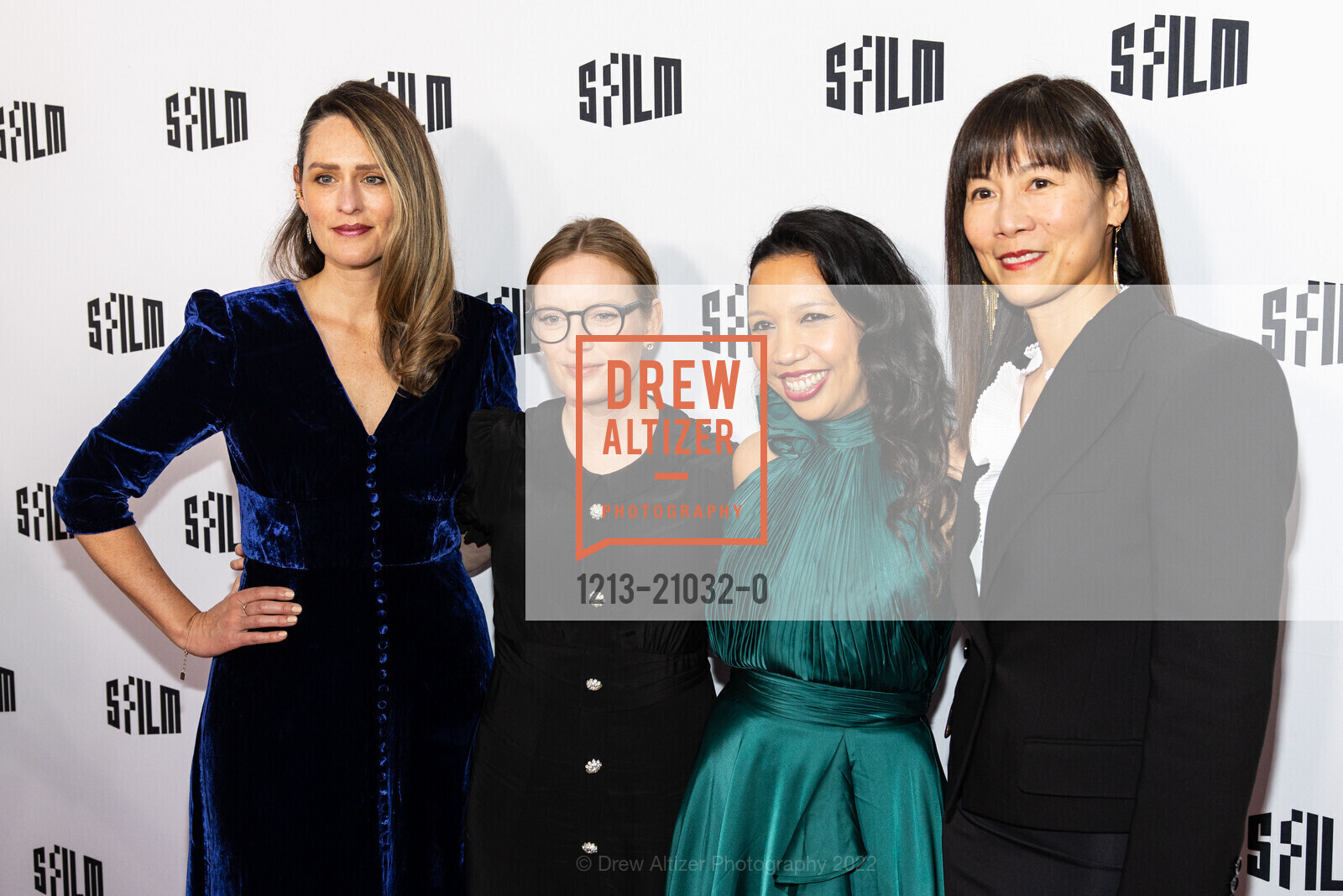 Jessie Fairbanks, Sarah Polley, Mariecar Mendoza, Anne Lai, SFFILM Awards 2022 Honoring Margot Robbie, Ryan Coogler, Stephanie Hsu and Sarah Polley, Yerba Buena Center for The Arts, December 5th, 2022, Photo #1213-21032-0 Jessie Fairbanks, Sarah Polley, Mariecar Mendoza, Anne Lai, Photo #1213-21032-0