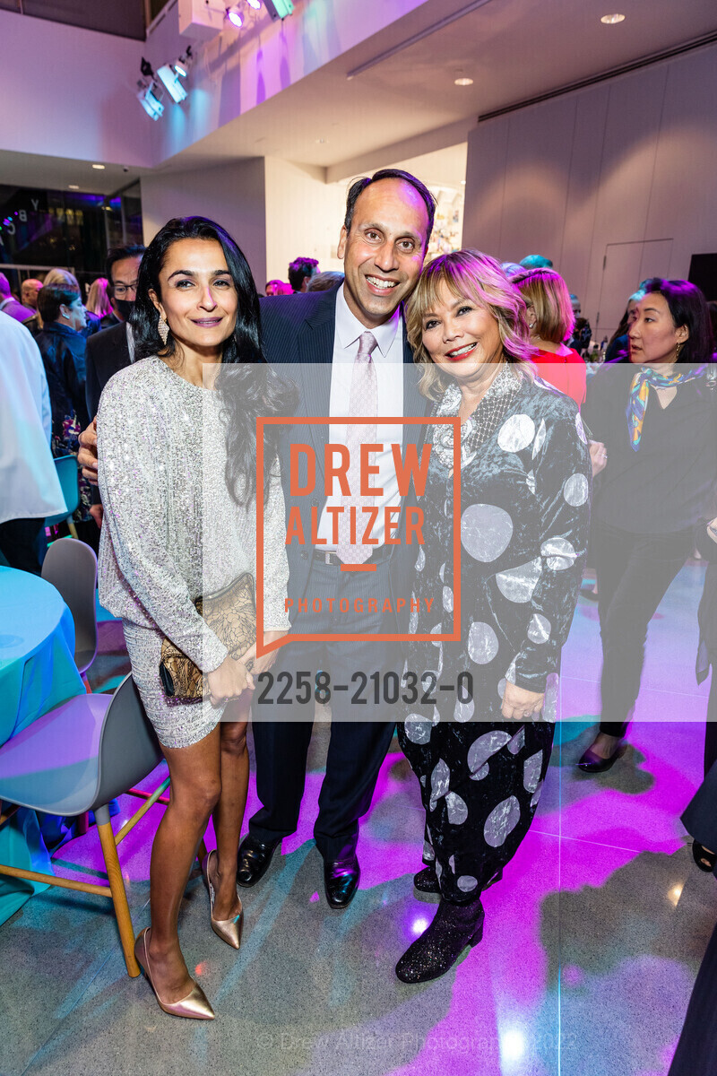 Kaamna Bhojwani, Rohit Dhawan, Penelope Wong, SFFILM Awards 2022 Honoring Margot Robbie, Ryan Coogler, Stephanie Hsu and Sarah Polley, Yerba Buena Center for The Arts, December 5th, 2022, Photo #2258-21032-0 Kaamna Bhojwani, Rohit Dhawan, Penelope Wong, Photo #2258-21032-0