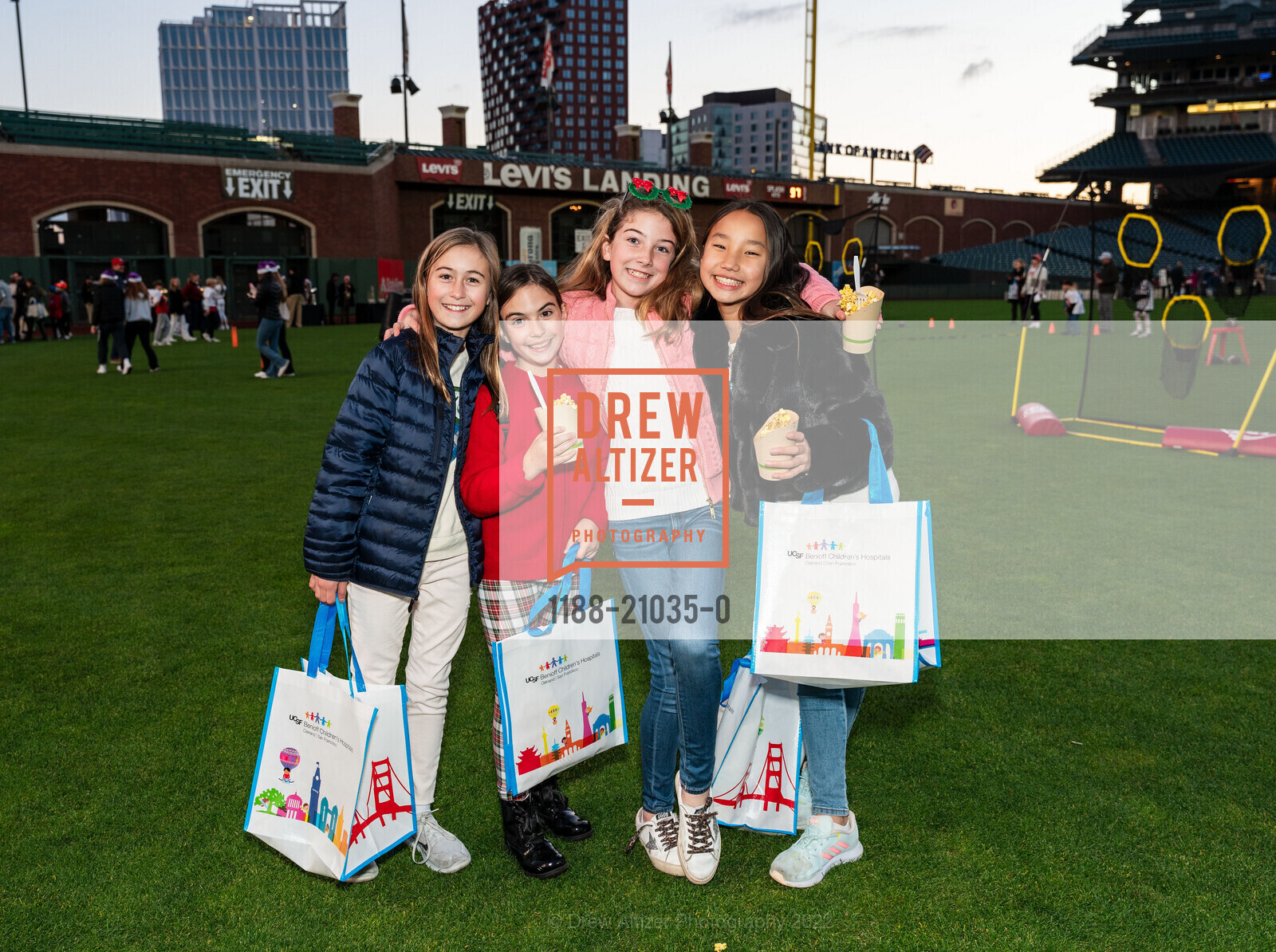 Lula Polak, Natalie McGregor, Dylan James, Ella Chan, Holiday Heroes 2022 benefitting Wender Weis Foundation for Children, Oracle Park, December 6th, 2022, Photo #1188-21035-0 Lula Polak, Natalie McGregor, Dylan James, Ella Chan, Photo #1188-21035-0