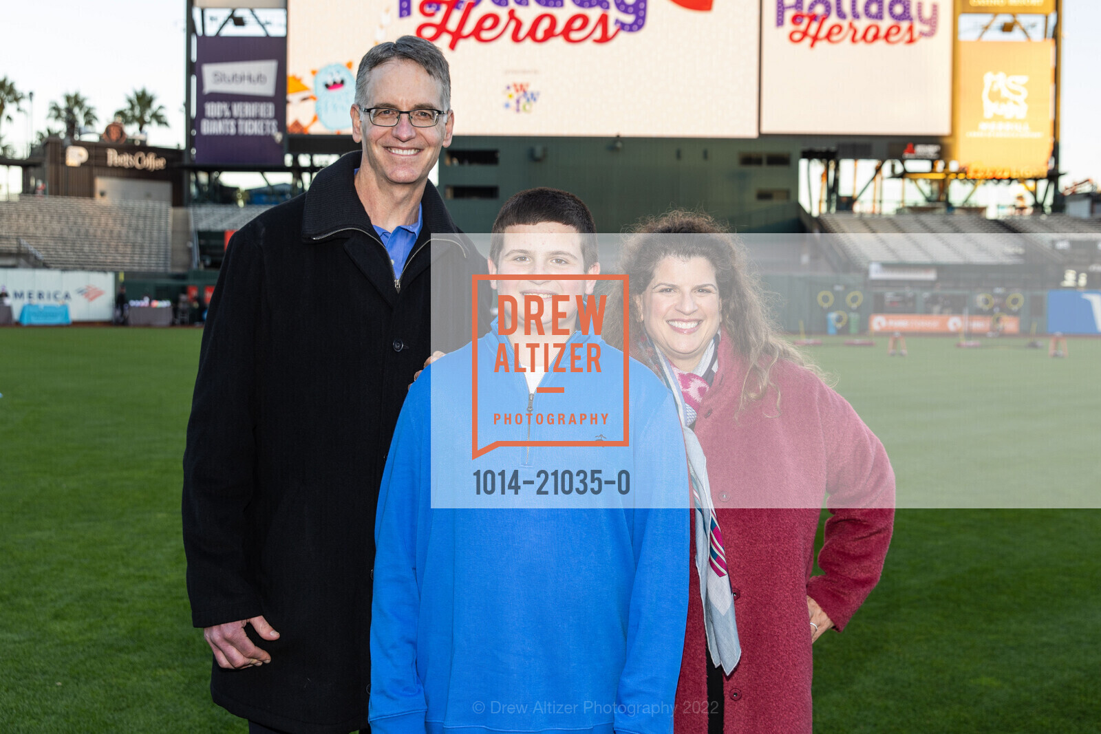 John Hoch, Nathan Hoch, Amy Wender, Holiday Heroes 2022 benefitting Wender Weis Foundation for Children, Oracle Park, December 6th, 2022, Photo #1014-21035-0 John Hoch, Nathan Hoch, Amy Wender, Photo #1014-21035-0